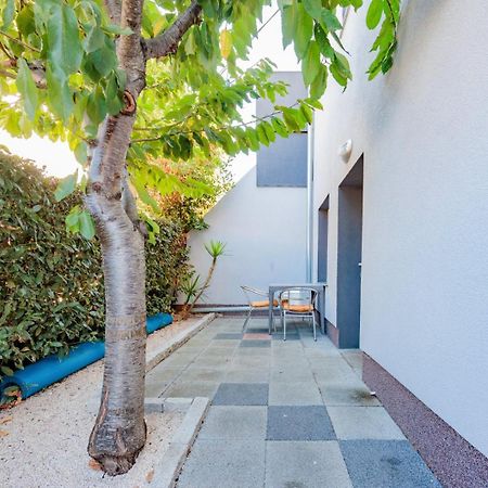 Crowonder Lucky Holiday House With Pool And Patio 30 Meters From The Beach Ζαντάρ Εξωτερικό φωτογραφία