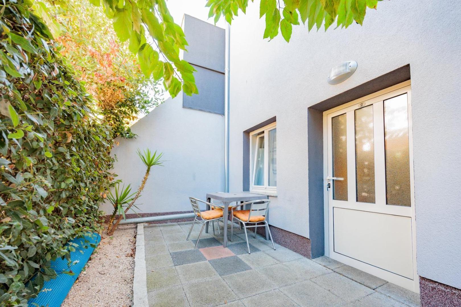 Crowonder Lucky Holiday House With Pool And Patio 30 Meters From The Beach Ζαντάρ Εξωτερικό φωτογραφία