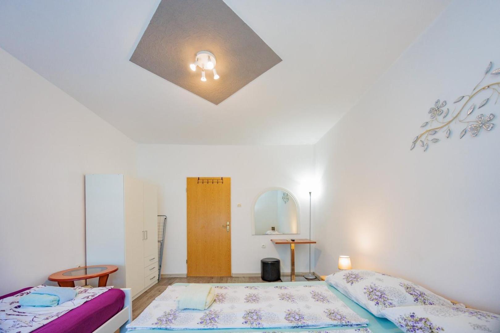 Crowonder Lucky Holiday House With Pool And Patio 30 Meters From The Beach Ζαντάρ Εξωτερικό φωτογραφία