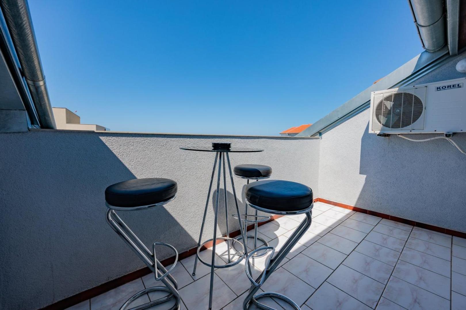 Crowonder Lucky Holiday House With Pool And Patio 30 Meters From The Beach Ζαντάρ Εξωτερικό φωτογραφία