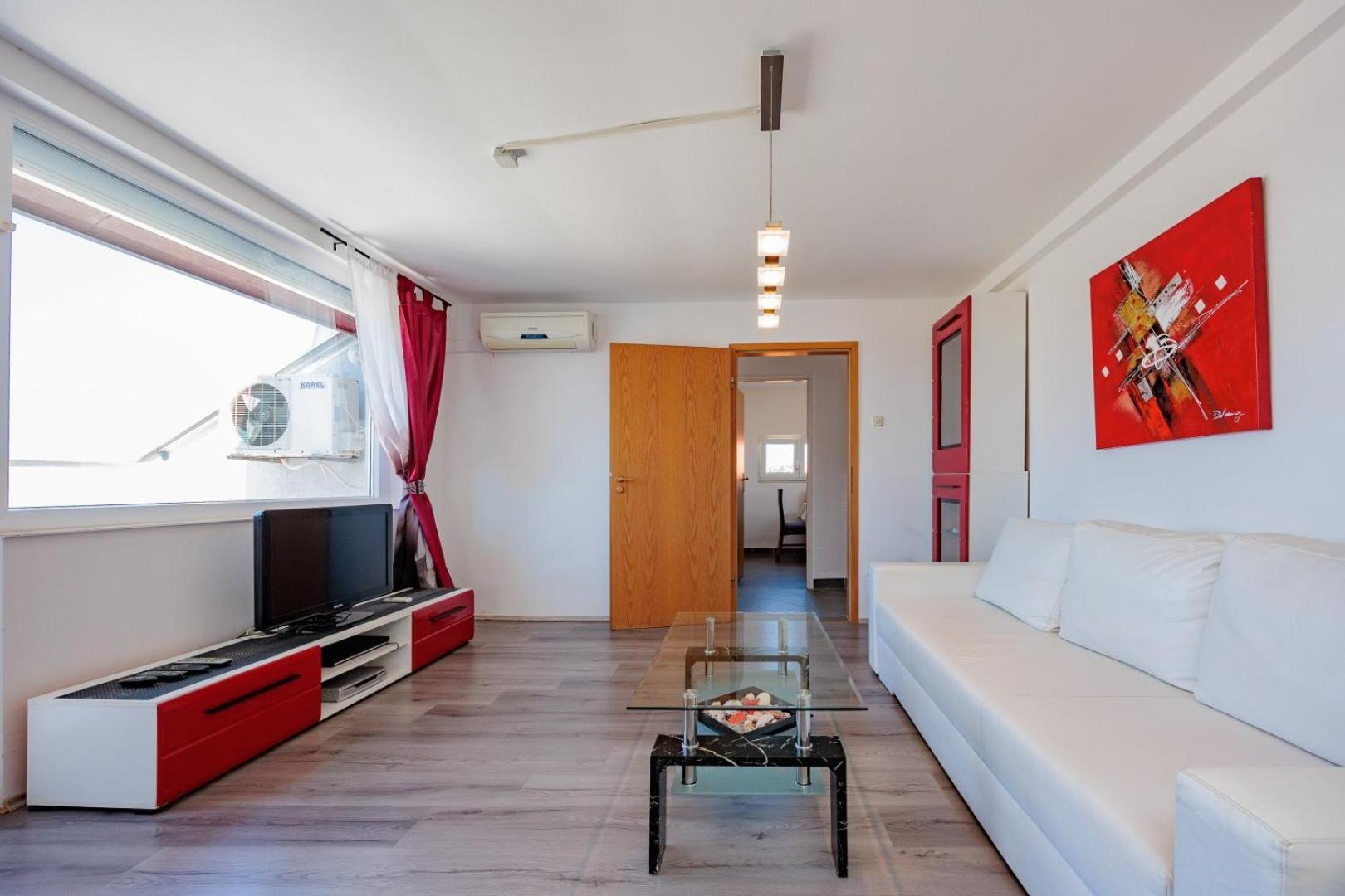 Crowonder Lucky Holiday House With Pool And Patio 30 Meters From The Beach Ζαντάρ Εξωτερικό φωτογραφία