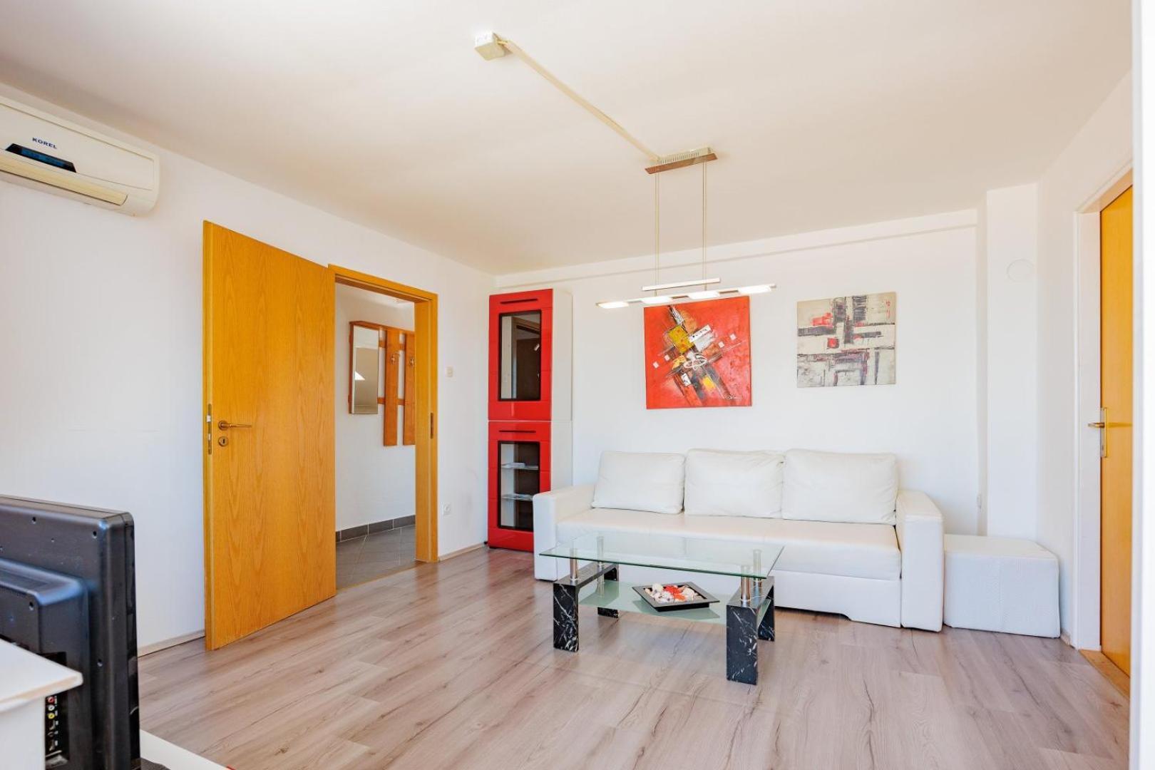Crowonder Lucky Holiday House With Pool And Patio 30 Meters From The Beach Ζαντάρ Εξωτερικό φωτογραφία
