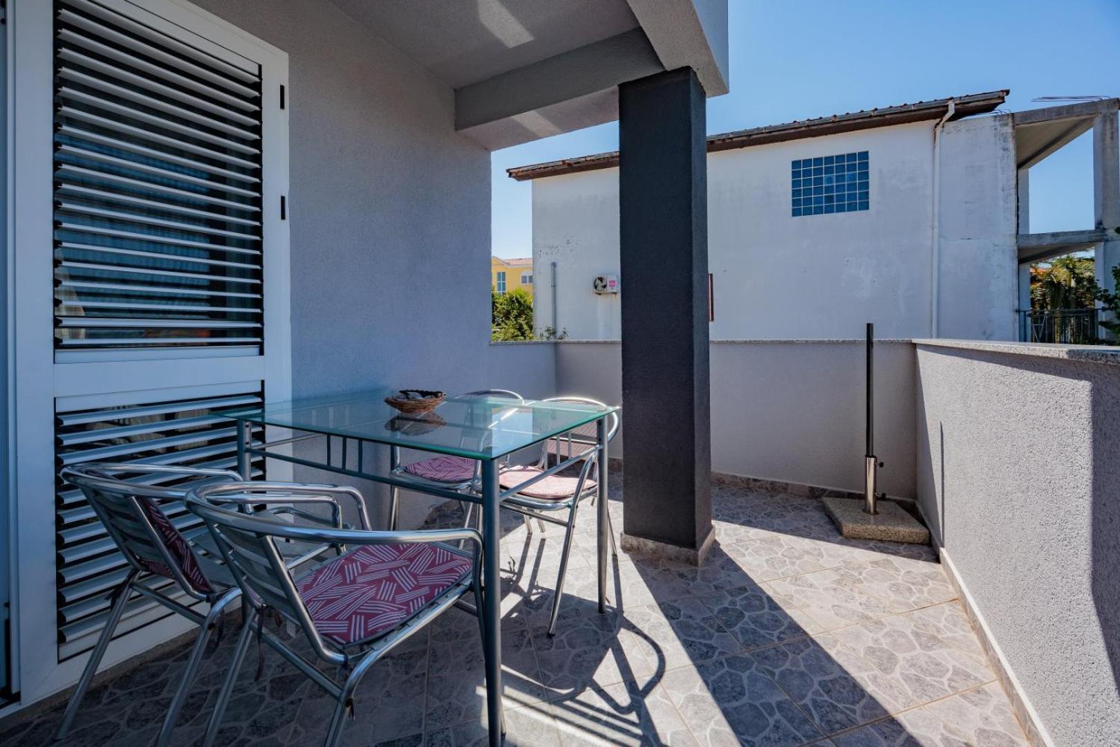 Crowonder Lucky Holiday House With Pool And Patio 30 Meters From The Beach Ζαντάρ Εξωτερικό φωτογραφία