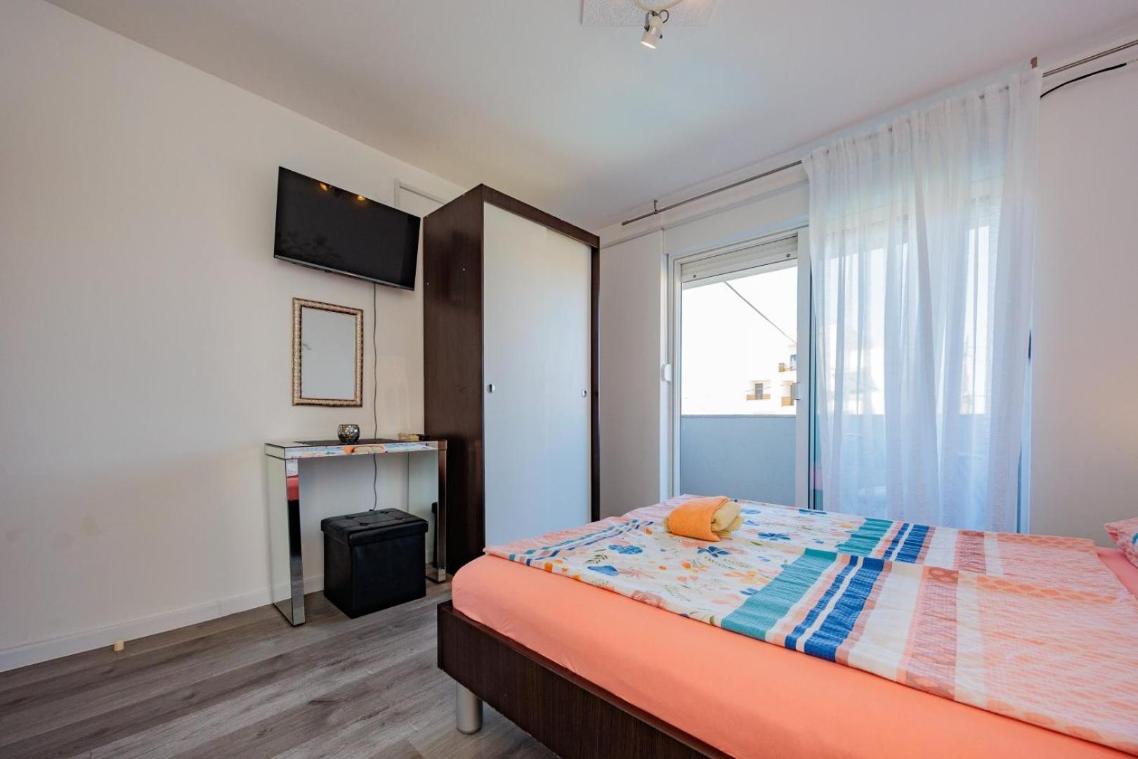 Crowonder Lucky Holiday House With Pool And Patio 30 Meters From The Beach Ζαντάρ Εξωτερικό φωτογραφία