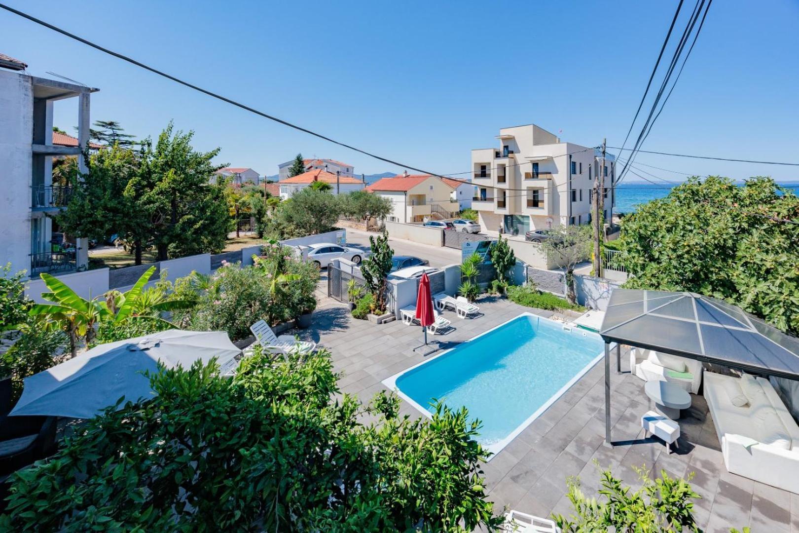 Crowonder Lucky Holiday House With Pool And Patio 30 Meters From The Beach Ζαντάρ Εξωτερικό φωτογραφία