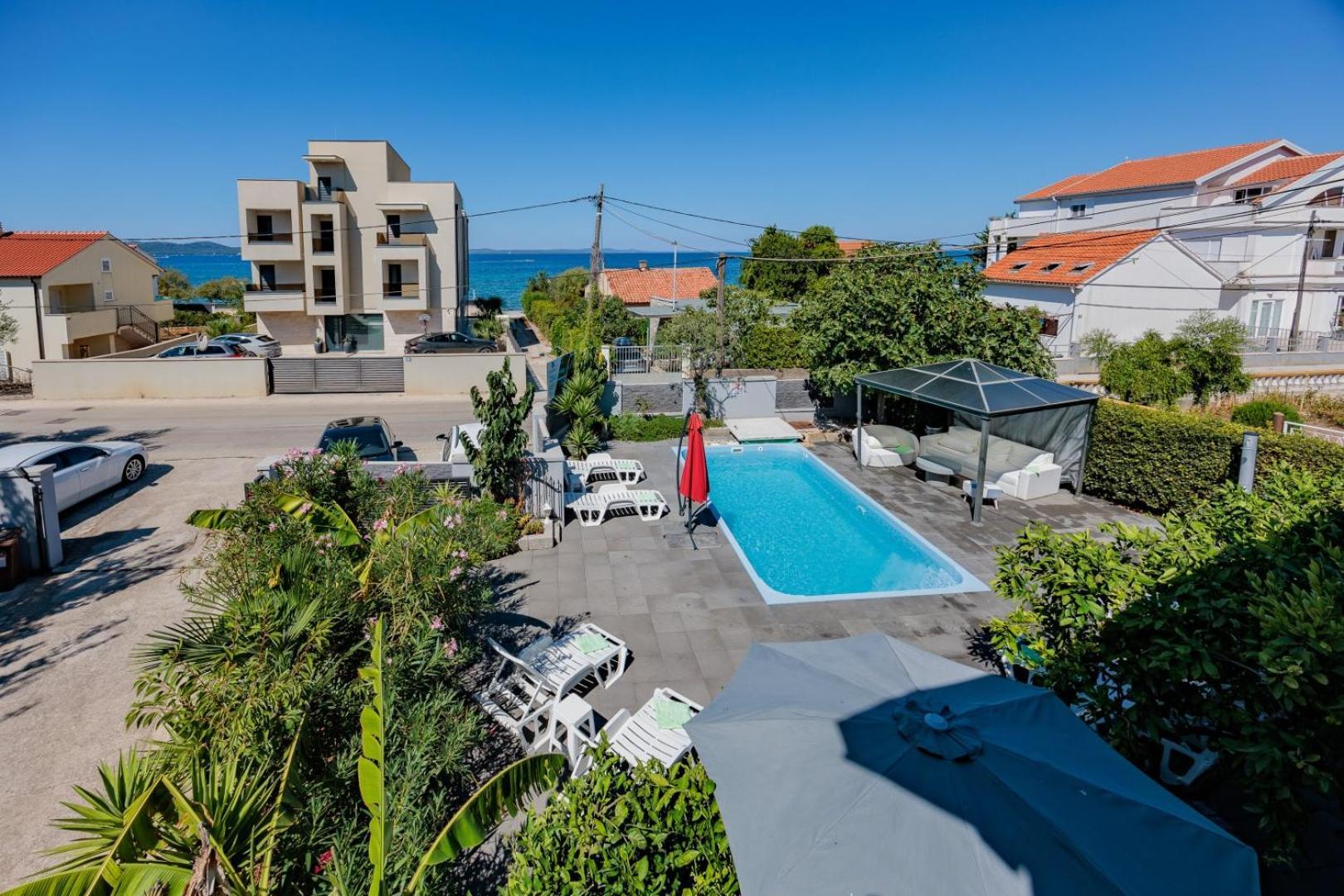 Crowonder Lucky Holiday House With Pool And Patio 30 Meters From The Beach Ζαντάρ Εξωτερικό φωτογραφία