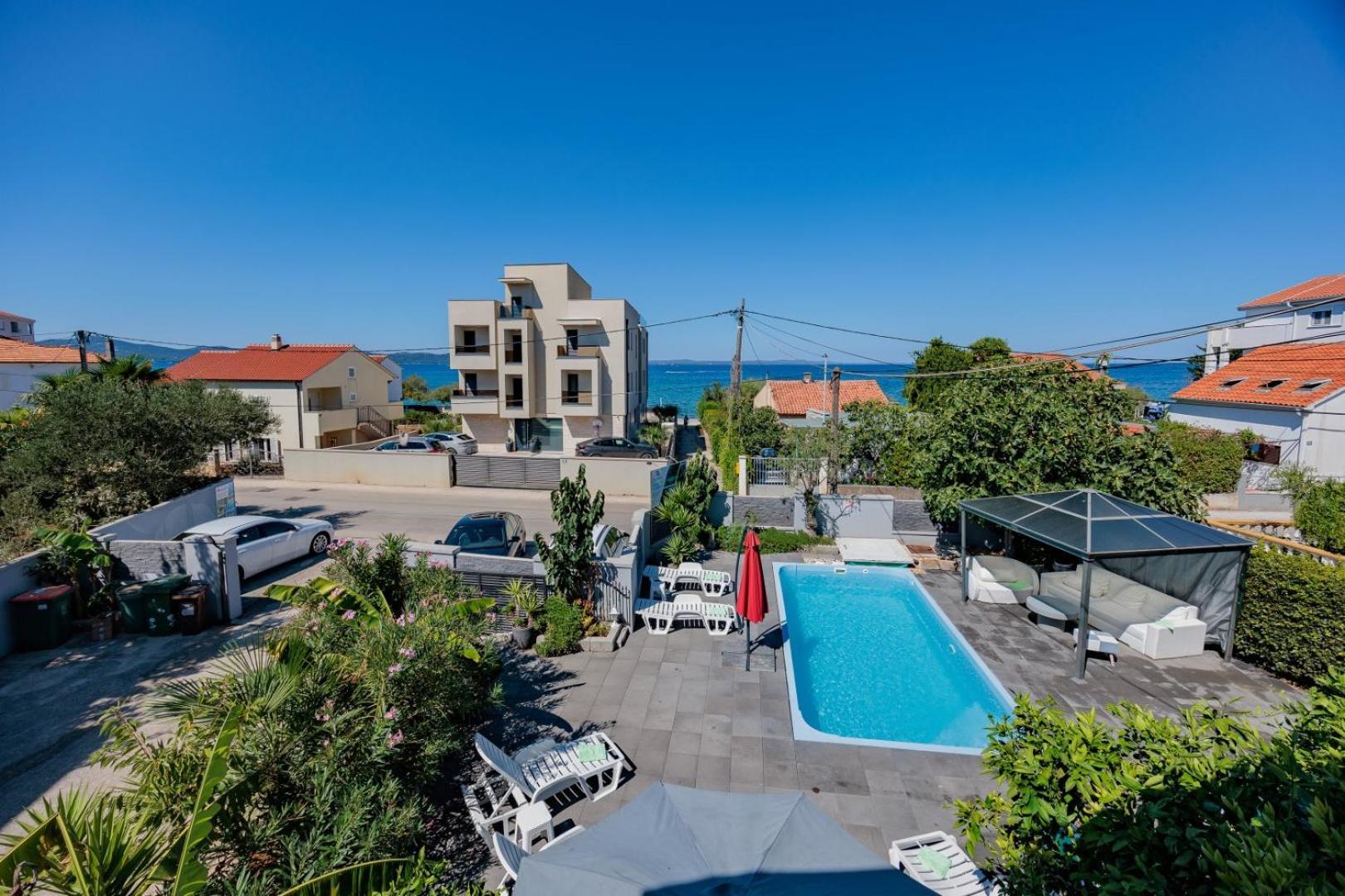 Crowonder Lucky Holiday House With Pool And Patio 30 Meters From The Beach Ζαντάρ Εξωτερικό φωτογραφία