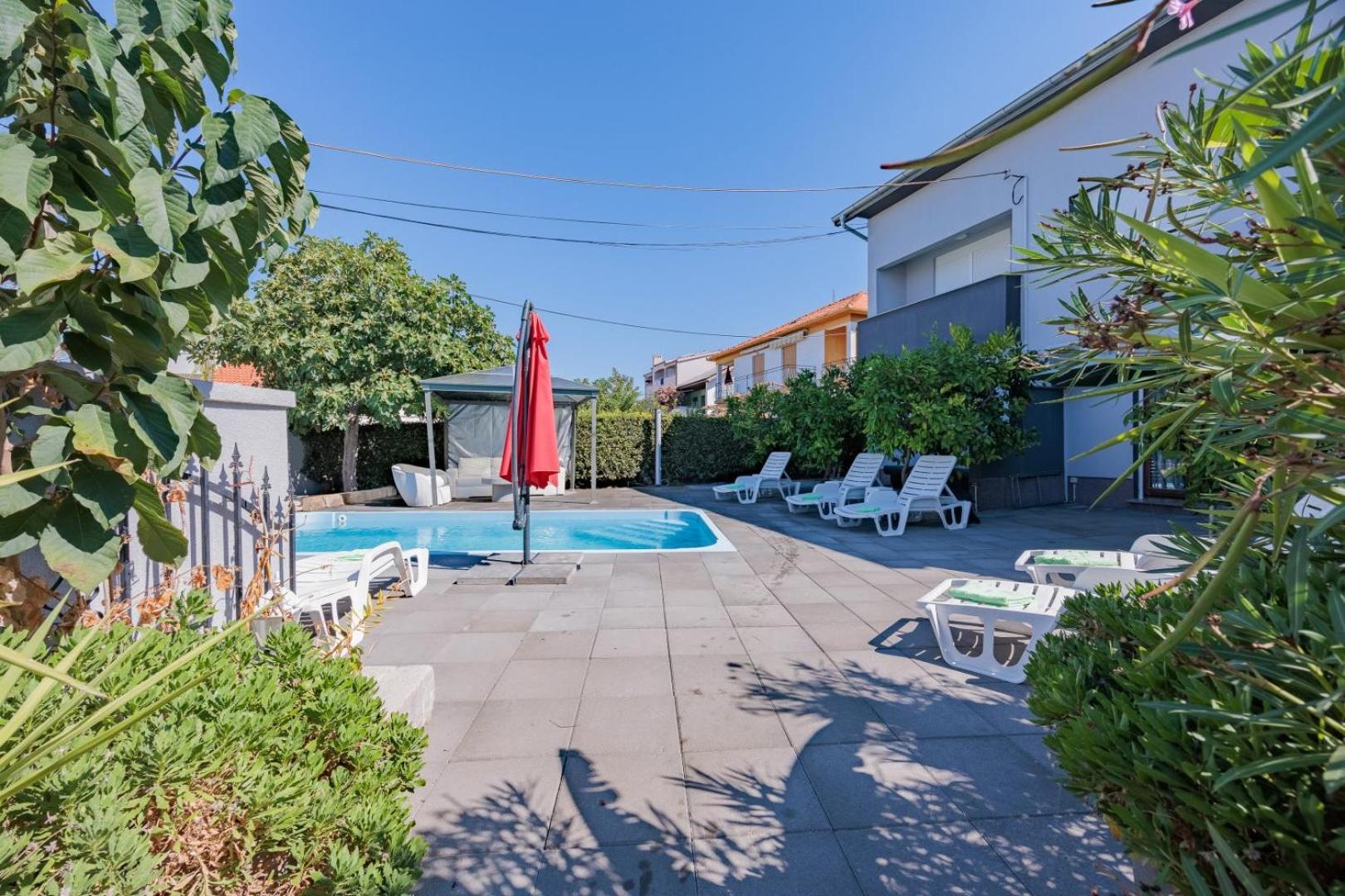 Crowonder Lucky Holiday House With Pool And Patio 30 Meters From The Beach Ζαντάρ Εξωτερικό φωτογραφία
