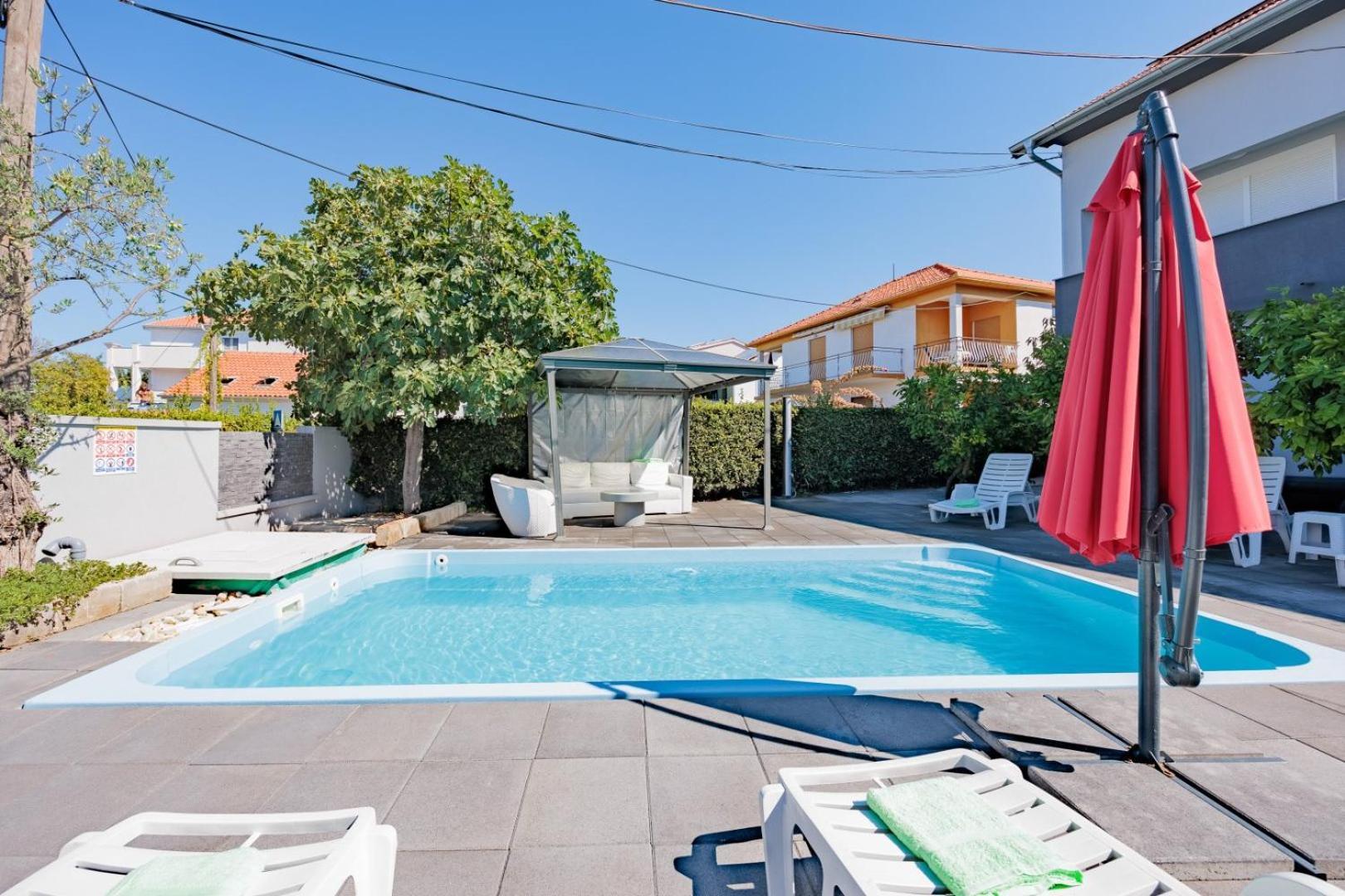 Crowonder Lucky Holiday House With Pool And Patio 30 Meters From The Beach Ζαντάρ Εξωτερικό φωτογραφία