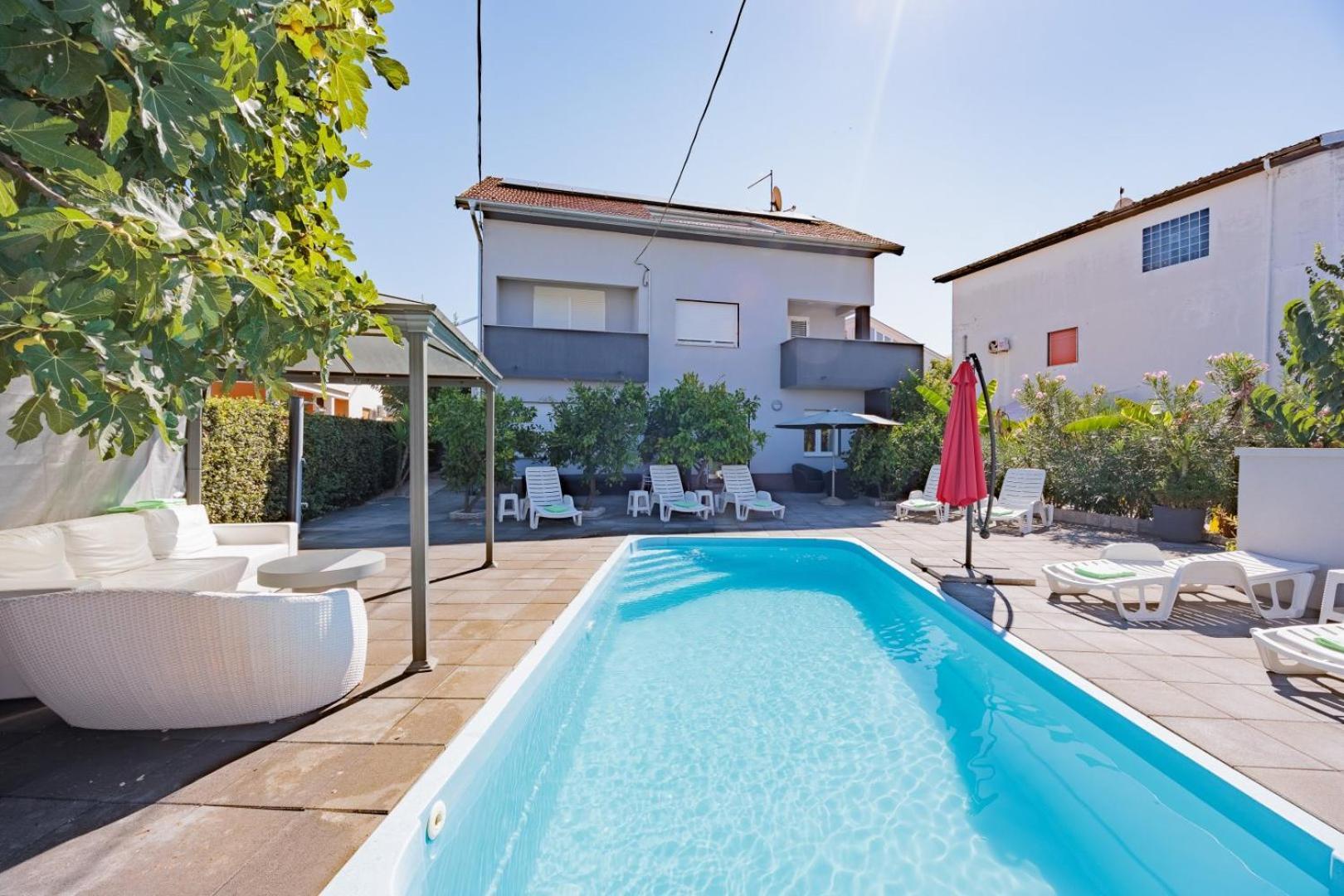 Crowonder Lucky Holiday House With Pool And Patio 30 Meters From The Beach Ζαντάρ Εξωτερικό φωτογραφία