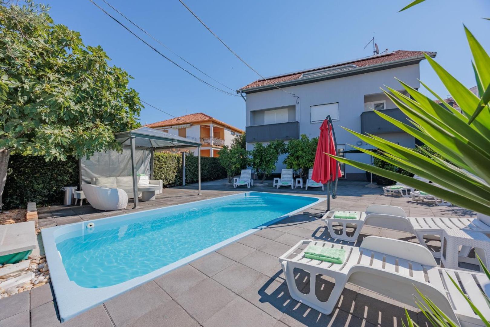 Crowonder Lucky Holiday House With Pool And Patio 30 Meters From The Beach Ζαντάρ Εξωτερικό φωτογραφία