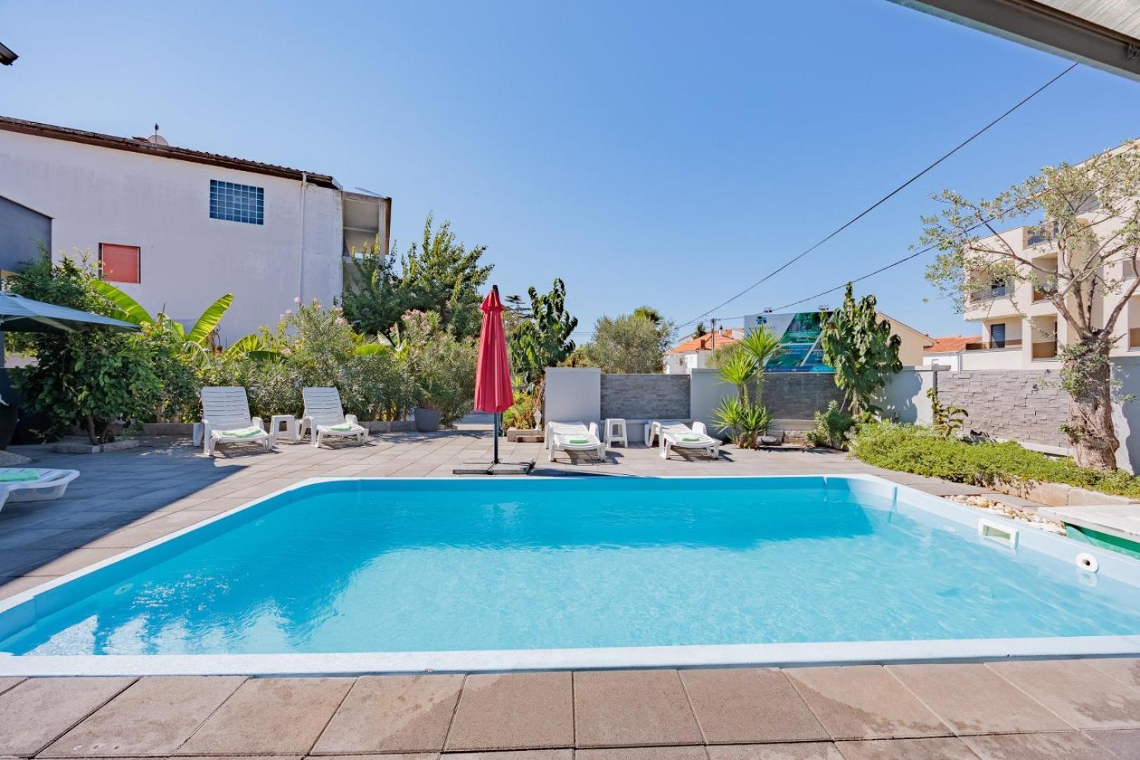 Crowonder Lucky Holiday House With Pool And Patio 30 Meters From The Beach Ζαντάρ Εξωτερικό φωτογραφία