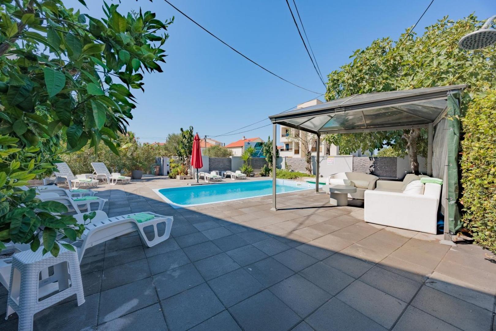 Crowonder Lucky Holiday House With Pool And Patio 30 Meters From The Beach Ζαντάρ Εξωτερικό φωτογραφία